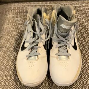 Men’s Size 11 Air Max basketball sneakers